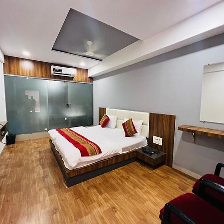 The Valentine Hotel Surat Luaran gambar