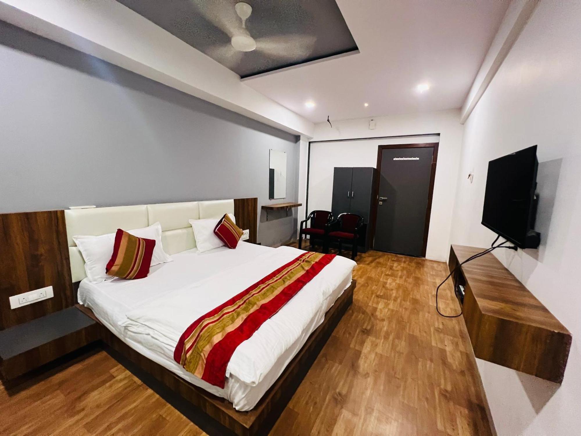 The Valentine Hotel Surat Luaran gambar