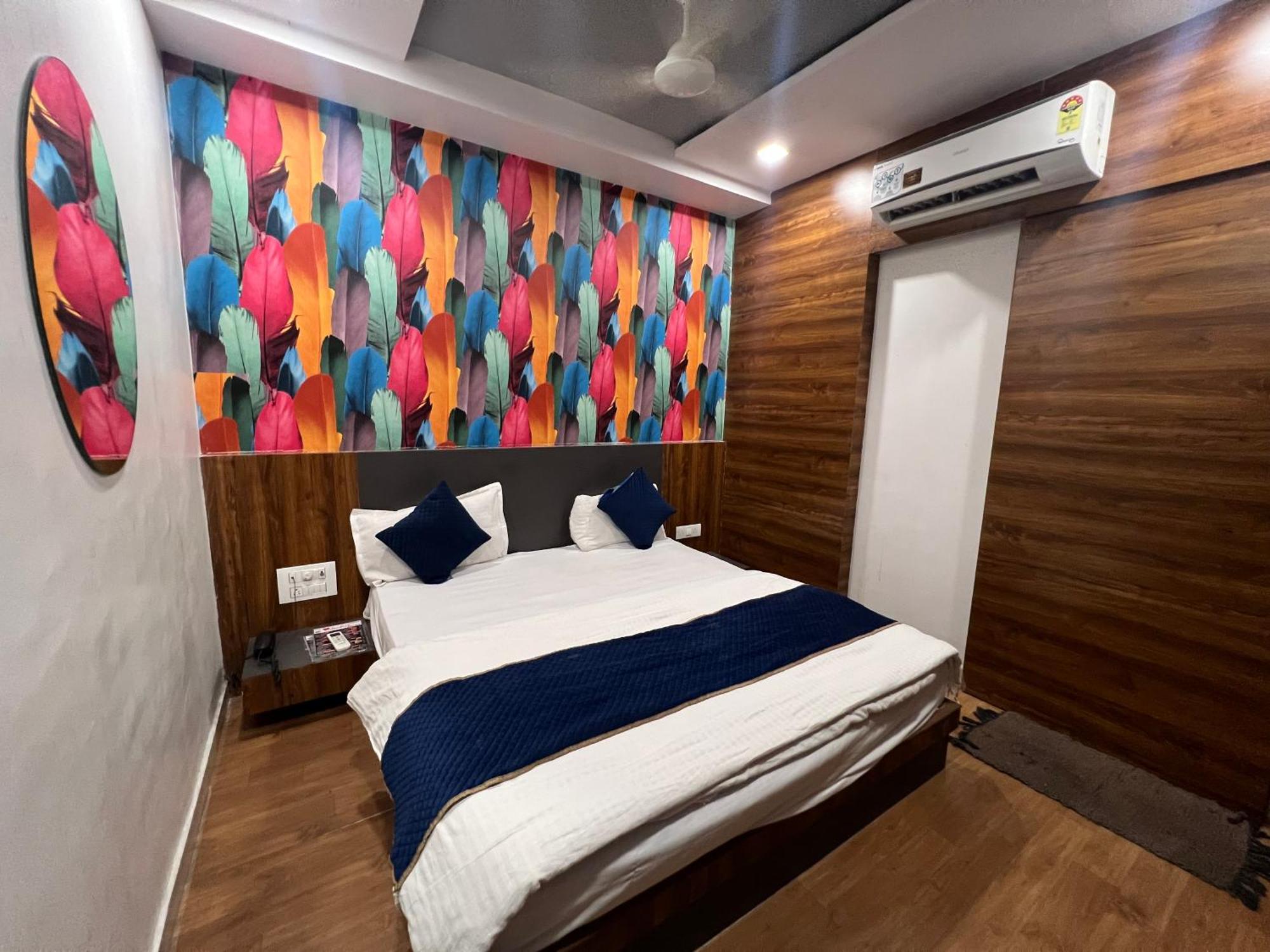 The Valentine Hotel Surat Luaran gambar