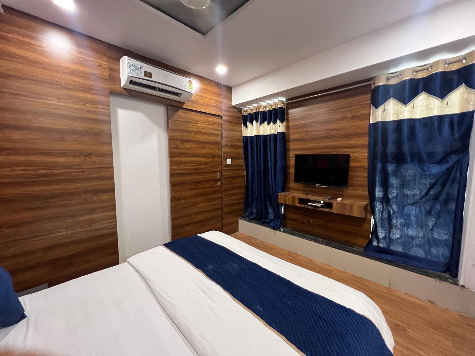 The Valentine Hotel Surat Luaran gambar