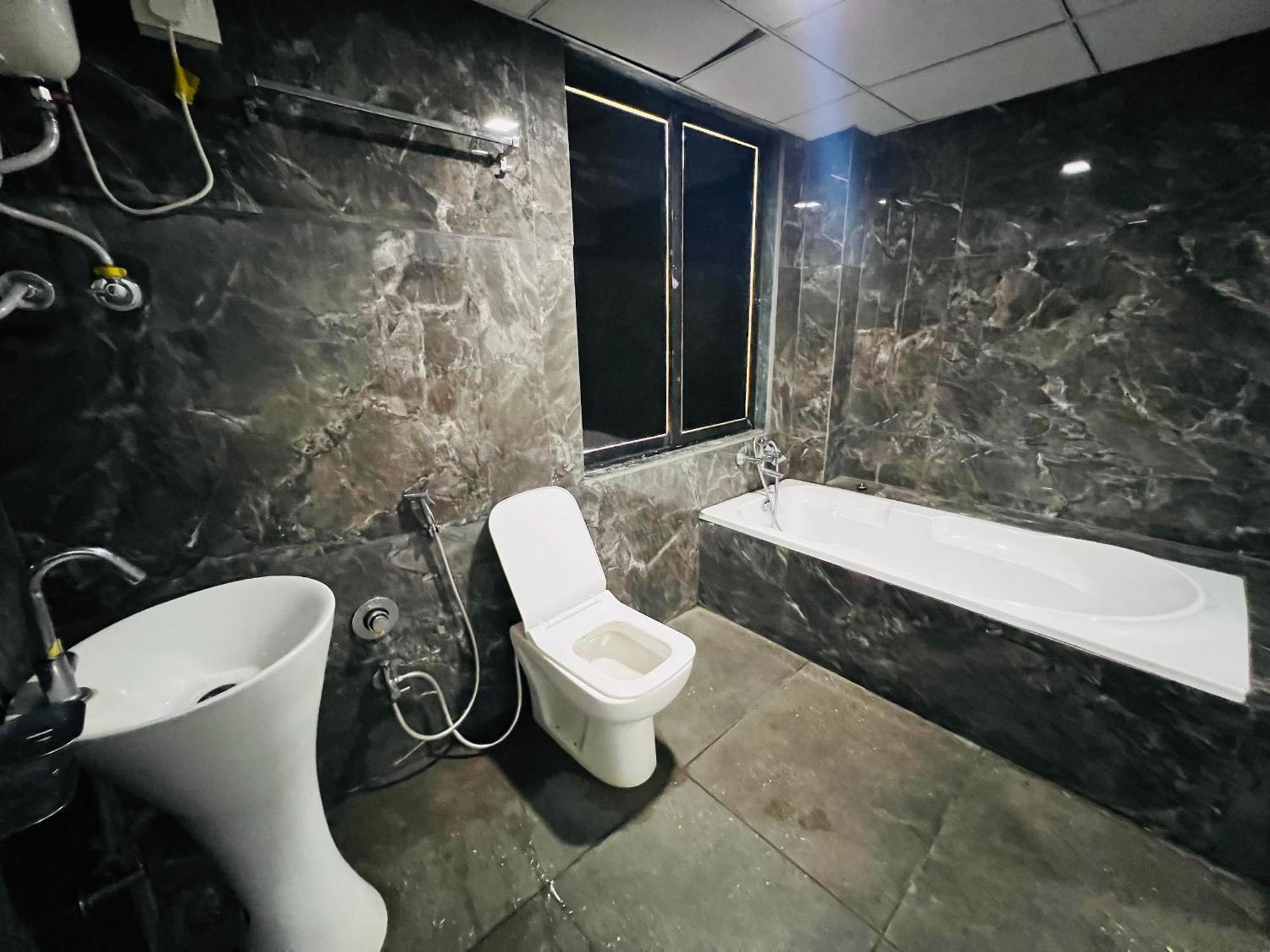The Valentine Hotel Surat Luaran gambar